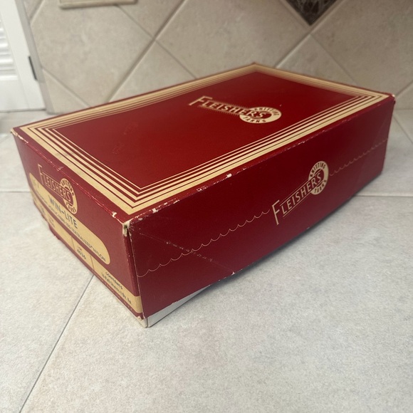 VINTAGE YARN:  19 SKEINS - FLEISHER’S WIN-LITE EASY-CARE YARN…….BLACK🖤🖤🖤🖤 - Picture 8 of 15